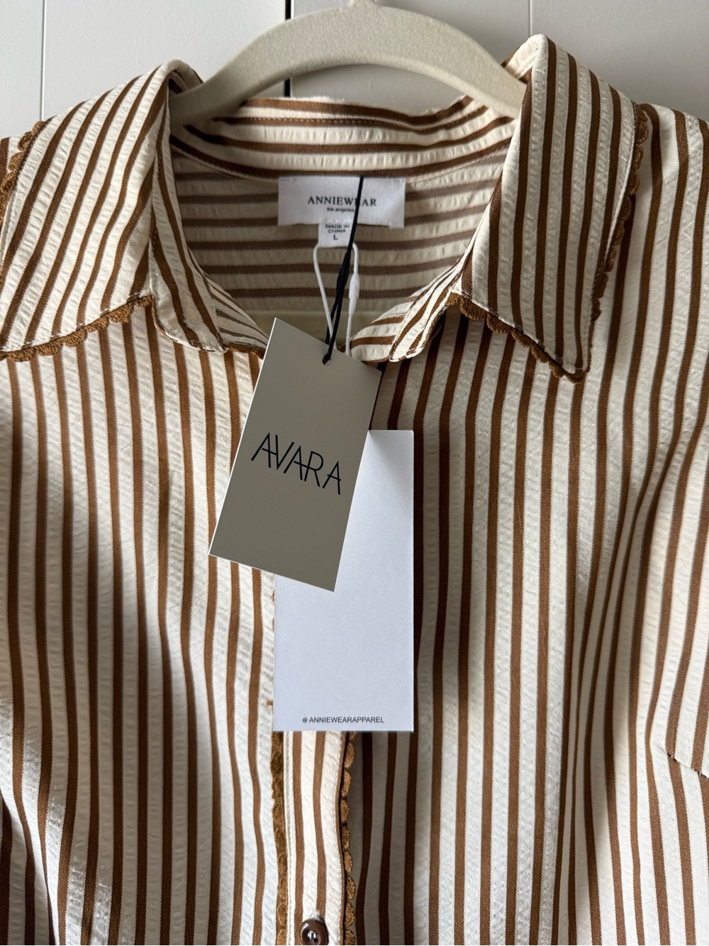 NWT Avara Women's Beige and Brown Striped Button-Up Shirt Large - Picture 2 of 4